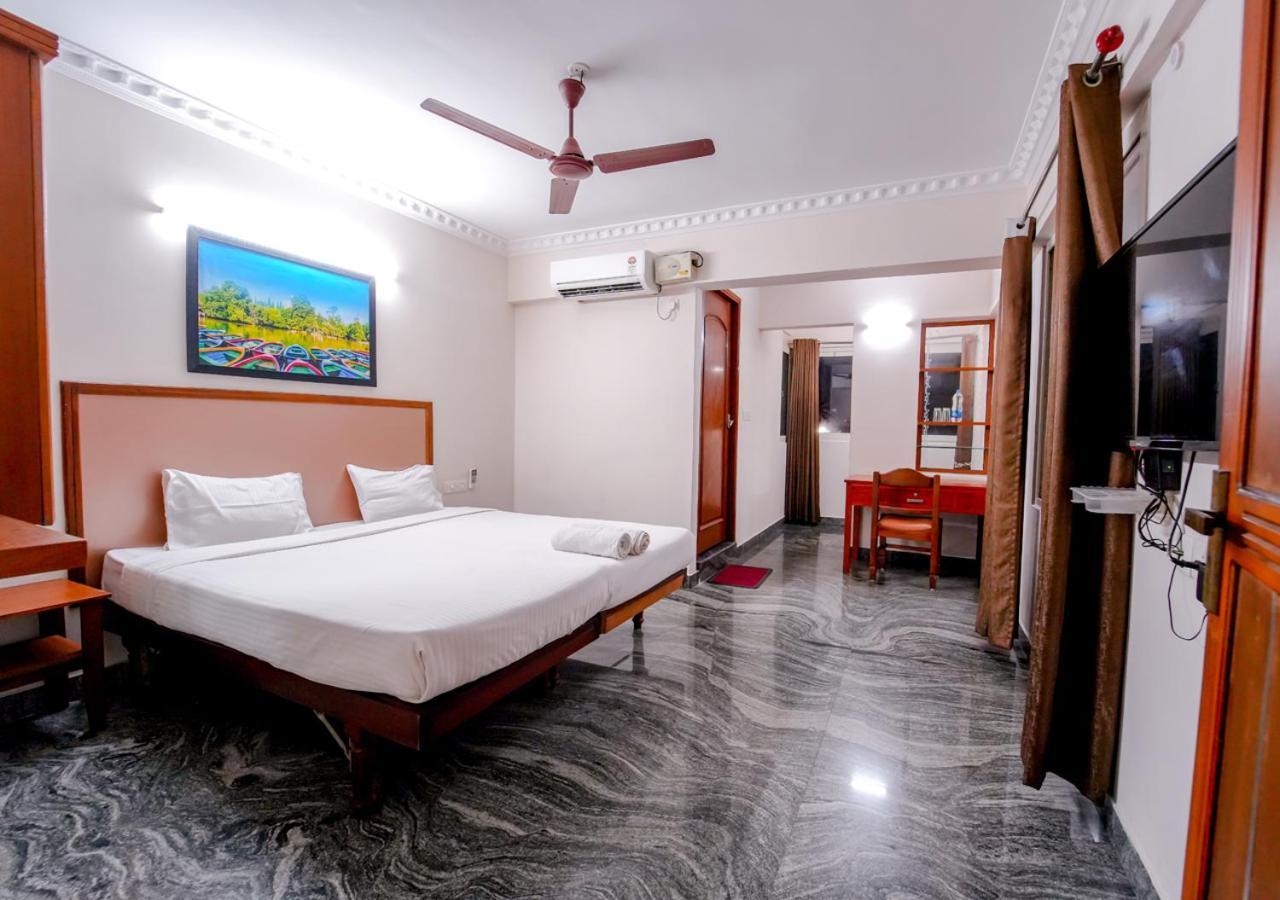 Hotel Luxe Vue - Premium à Thiruvananthapuram Extérieur photo